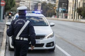 Χαλκίδα: Επιτέθηκε με γροθιές σε αστυνομικό γιατί του ζήτησε δίπλωμα