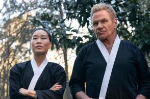 Η Αλίσια Χάνα-Κιμ, ηθοποιός της τηλεοπτικής σειράς Cobra Kai, κατηγορεί τον συμπρωταγωνιστή της Μάρτιν Κόουβ για δάγκωμα και επίθεση σε fan convention