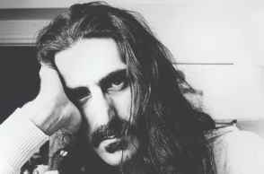 Φρανκ Ζάπα: Το βιβλίο των απομνημονευμάτων του και οι αποκαλύψεις για το άλμπουμ «Freak Out!»