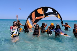 Πώς είναι η καθημερινότητα στα πρωτοποριακά surf camps μόνο για γυναίκες;