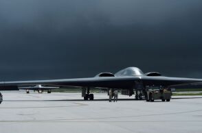 Ύπνοι αστραπή, σακουλάκια ούρησης και αμφεταμίνες: Πώς αντέχουν 37 ώρες στον αέρα οι πιλότοι των βομβαρδιστικών B-2 