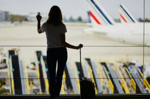 Γιατί δεν πρέπει ποτέ στις πτήσεις να φοράτε κολάν -  Ειδικοί στην αεροπορική ασφάλεια εξηγούν