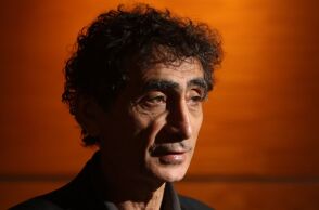 Γκαμπόρ Ματέ: Μια εσωτερική επανάσταση στην καρδιά του Σαρωνικού