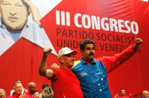 Βενεζουέλα: Ο πρώην επικεφαλής της στρατιωτικής αντικατασκοπείας Ούγκο Καρβαχάλ δηλώνει ένοχος για διακίνηση ναρκωτικών στις ΗΠΑ - Αντιμετωπίζει ισόβια.