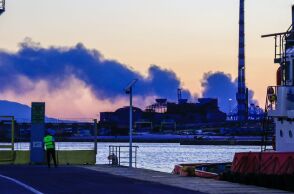 Φωτιά τώρα σε εργοστάσιο στα Μέγαρα