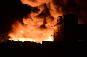Φωτιά σε εργοστάσιο στα Μέγαρα 
