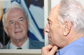 Τα «κοράκια» του πολέμου και τα «περιστέρια» της ειρήνης