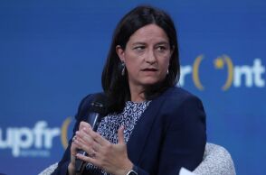 Η Νίκη Κεραμέως χαιρετίζει τη μείωση της ανεργίας στο 7,9% τον Μάιο 2025, τονίζοντας τη δημιουργία ρεκόρ νέων θέσεων εργασίας