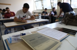 Στιγμιότυπο από εξεταστικό κέντρο των Πανελληνίων 2025