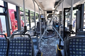 Οι πρώτες εικόνες από το σημείο της σύγκρουσης των δύο λεωφορείων στη Βούλα