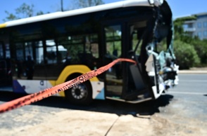 Το δεύτερο λεωφορείο που έπεσε πάνω στο προπορευόμενο στη Βούλα