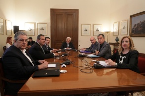 Ο Σταύρος Θεοδωράκης στο Συμβούλιο πολιτικών αρχηγών την επομένη του Δημοψηφίσματος το 2015