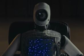 CANAL+ / R0_B0+: Δεν εμπιστεύεσαι την φαντασία σου στον καθένα