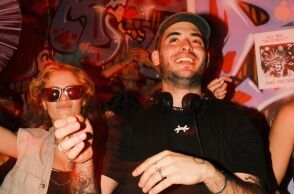 Η Γαία Μερκούρη και το Phasma στην ταράτσα του Moxy 