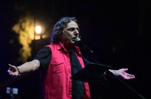 Βασίλης Παπακωνσταντίνου