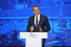 Πακέτο 1,5 δισ. ευρώ ανακοινώνει η κυβέρνηση στη ΔΕΘ, με μέτρα στήριξης για μεσαία τάξη, στέγη και ρύθμιση δανείων σε ελβετικό φράγκο.