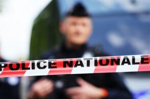 Γαλλία: Μασκοφόροι επιτέθηκαν με μολότοφ και ρόπαλα σε αυτοκίνητα και αστυνομία στη Λιμόζ - 9 αστυνομικοί τραυματίστηκαν - Φόβοι για πόλεμο συμμοριών.