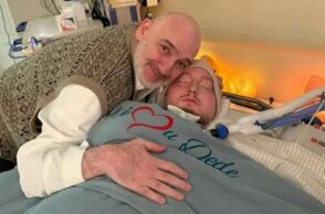 Σαουδική Αραβία: Πέθανε σε ηλικία 36 ετών ο πρίγκιπας Αλ-Ουαλίντ, που βρισκόταν σε κώμα από το 2005 μετά από τροχαίο στο Λονδίνο.