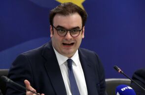 Κυριάκος Πιερρακάκης: Μηδενικές πλέον οι χρεώσεις για αναλήψεις από ΑΤΜ τρίτων - Πλαφόν 1,5€ για άλλες προμήθειες