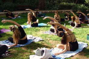 Πού και πώς θα κάνεις δωρεάν πιλάτες στα αθηναϊκά πάρκα;