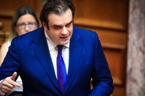 Κυριάκος Πιερρακάκης: Η ανάρτηση του υπουργού Εθνικής Οικονομίας και Οικονομικών για τις παρεμβάσεις με στόχο τη μείωση των τραπεζικών προμηθειών