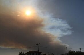 Ανεξέλεγκτη η φωτιά στον Φενεό Κορινθίας - Εκκενώθηκαν Καστανιά, Λαύκα και Καρτέρι