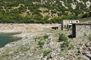 Χαμηλή στάθμη νερού στη λίμνη Μόρνου