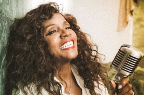 Γκλόρια Γκέινορ: Συνέντευξη με την τραγουδίστρια για την disco, τη μουσική και τη ζωή της, πριν τη συναυλία της στο Sani Festival, το Σάββατο 26 Ιουλίου.