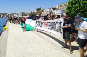 Ο ρατσισμός και η καραμέλα των ακροκεντρώων