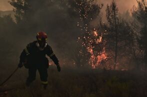 Εκτός ελέγχου η φωτιά στα Κύθηρα: «Κάηκε το μισό νησί, κινδυνεύουν άνθρωποι» - Κατέρρευσε ο δήμαρχος