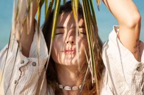 Beach Beauty: Οι 8 βασικοί κανόνες για υγιή επιδερμίδα στην παραλία