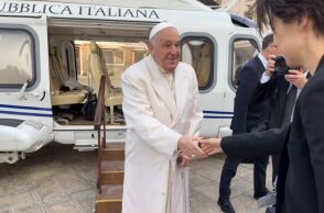 Στέγη: Ο Γιούργκεν Τέλερ εγκαινιάζει το Onassis Ready με την έκθεση you are invited, στη μεγαλύτερη παρουσίαση του έργου του στην Ελλάδα.