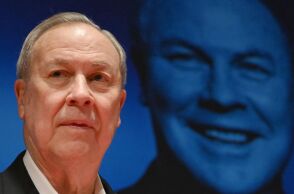 Πέθανε ο θρυλικός σκηνοθέτης  Ρόμπερτ Γουίλσον, ο οραματιστής του σύγχρονου θεάτρου