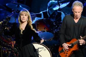 Η Στίβι Νικς ακυρώνει τις συναυλίες Αυγούστου-Σεπτεμβρίου λόγω κατάγματος στον ώμο - H τραγουδίστρια των Fleetwood Mac χρειάζεται χρόνο ανάρρωσης