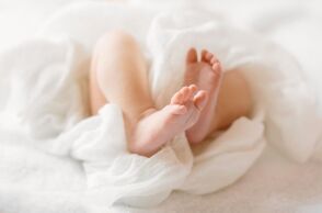 Γαλλία: Νοσηλεύτρια 26 ετών κατηγορείται για σεξουαλικές επιθέσεις σε βρέφη και διανομή πορνογραφικού υλικού - Η υπόθεση αποκαλύφθηκε στο TikTok.