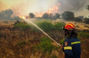 Εύβοια: Προσαγωγή οκτώ παιδιών, ηλικίας 13 και 14 ετών, μαζί με τους γονείς τους, μετά από έρευνα της Πυροσβεστικής για πυρκαγιές στην Αμάρυνθο.