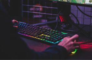 Σοκαριστική υπόθεση παιδικής πορνογραφίας: 1000 βίντεο και φωτογραφίες βρέθηκαν στα αρχεία μαθητή μετά από έρευνα της Δίωξης Κυβερνοεγκλήματος