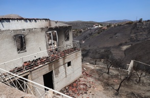 Καμένο σπίτι από τη φωτιά στην Κερατέα