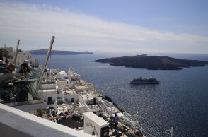 Σαντορίνη: Επιχείρηση «Κρουαζιέρα θα σε πάω» από την ΑΑΔΕ - Οι ελεγκτές παρίσταναν τους τουρίστες