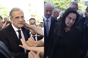 Συνεντριμμένοι ο Αντώνης και η Γεωργία Σαμαρά στην κηδεία της κόρης τους, Λένας