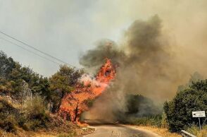 Αναζωπυρώθηκε η  φωτιά στη Ζάκυνθο - Μεταξύ Κοιλιωμένου προς Έξω Χώρα το πύρινο μέτωπο