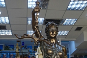 Όταν το κράτος ζητά επισήμως να μην επιβάλλεται ο νόμος