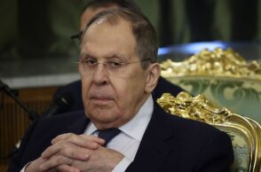Το πουλόβερ του Λαβρόφ και το δράμα της Ουκρανίας