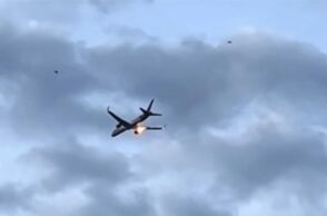  Η στιγμή που εκρήγνυται κινητήρας αεροσκάφους πάνω από την Κέρκυρα