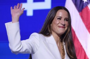 «Ο άνδρας μου χέρι-χέρι με την κοπέλα του» - Η ανάρτηση της κόρης του Μπάιντεν πριν ζητήσει διαζύγιο