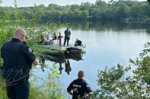 Ψαράς στη Μινεσότα βρήκε με σόναρ βυθισμένο αυτοκίνητο - Μέσα εντοπίστηκαν λείψανα, πιθανόν αγνοούμενου από το 1967 - Η υπόθεση εξαφάνισης. 
