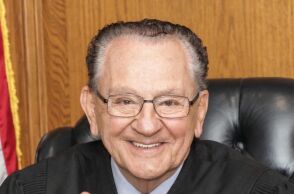 Πέθανε ο Φρανκ Καπρίο, ο πιο αγαπητός δικαστής στον κόσμο και «σταρ» του Caught in Providence