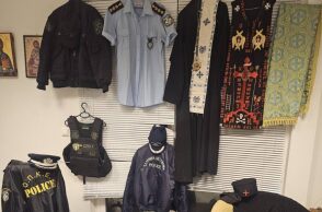 Χανιά: Ντυνόταν παπάς και αστυνομικός και έκλεβε ανενόχλητος αντικείμενα από εκκλησίες