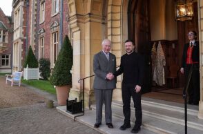 Ο βασιλιάς Κάρολος Γ' εξέφρασε την υποστήριξή του στην Ουκρανία με αφορμή την Ημέρα Ανεξαρτησίας - Η Βρετανία ανακοίνωσε συνέχιση της στρατιωτικής εκπαίδευσης