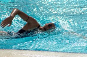 Οστεοαρθρίτιδα: Επιτρέπεται η κολύμβηση μετά από αρθροπλαστική ισχίου;